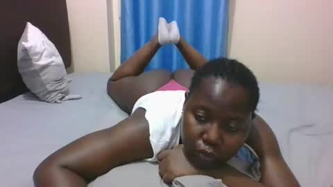 Snapshot of mamasita2023 chatting on March 12, 2025, 8:41 pm mamasita2023 online show from March 12, 2025, 8:41 pm