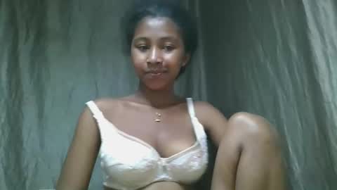 Snapshot of mamieriela chatting on April 16, 2026, 10:23 pm mamieriela online show from April 16, 2026, 10:23 pm