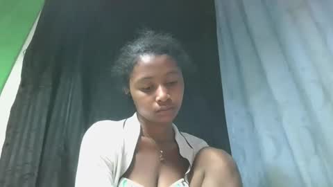 Snapshot of mamieriela chatting on April 23, 2026, 2:41 pm mamieriela online show from April 23, 2026, 2:41 pm