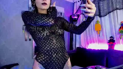   online show from October 29, 2025, 5:47 pm