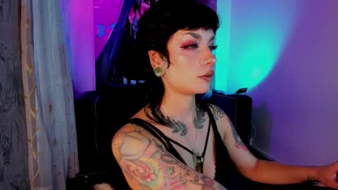 Snapshot of mamushka_ chatting on April 28, 2026, 7:52 pm online show from April 28, 2026, 7:52 pm