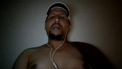 Snapshot of man_new chatting on February 28, 2025, 5:26 pm Man new online show from February 28, 2025, 5:26 pm