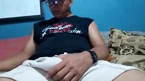 mandrilo7379 online show from April 23, 2026, 5:41 am