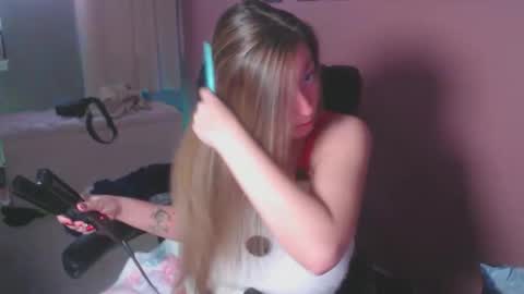 Snapshot of mandybabyxxx chatting on December 17, 2025, 8:37 pm MandyBabyXXX online show from December 17, 2025, 8:37 pm