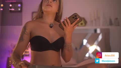 Snapshot of manelyk_10 chatting on February 18, 2025, 7:19 pm online show from February 18, 2025, 7:19 pm