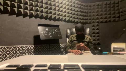 Snapshot of mani4sexy chatting on December 16, 2025, 8:19 am Mani4sexy online show from December 16, 2025, 8:19 am