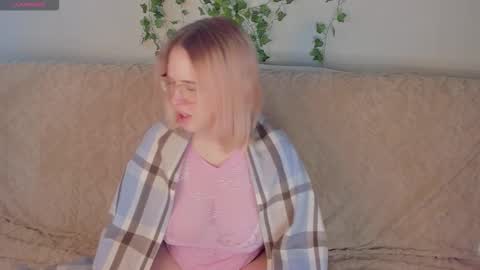 Snapshot of manic_pixie_ chatting on September 28, 2025, 2:00 pm manic_pixie_ online show from September 28, 2025, 2:00 pm