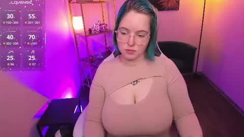 manic_pixie_ online show from June 14, 2026, 3:25 pm
