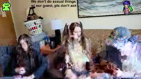 manicpixiedreamfrog online show from June 14, 2026, 3:47 pm