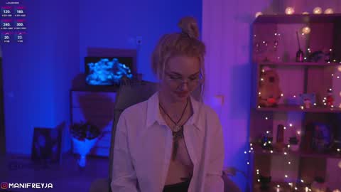 Snapshot of manifreyja chatting on February 5, 2025, 6:13 am Amelie online show from February 5, 2025, 6:13 am