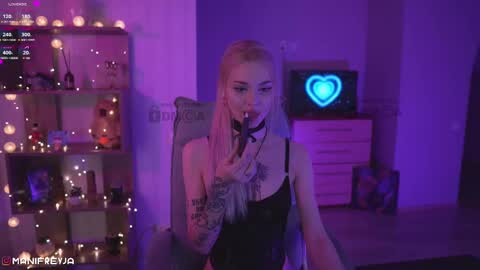 Snapshot of manifreyja chatting on February 10, 2025, 7:07 pm Amelie online show from February 10, 2025, 7:07 pm