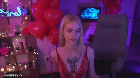 Snapshot of manifreyja chatting on February 15, 2025, 2:15 am Amelie online show from February 15, 2025, 2:15 am