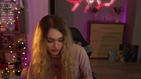 Snapshot of manifreyja chatting on November 3, 2025, 7:37 pm Amelie online show from November 3, 2025, 7:37 pm