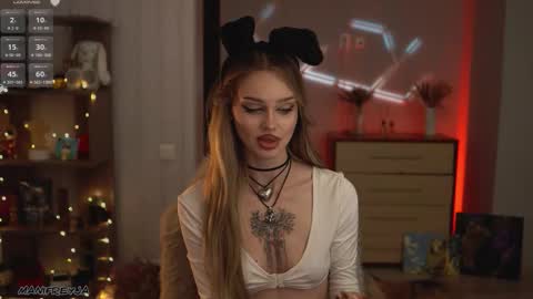 Snapshot of manifreyja chatting on November 18, 2025, 10:36 pm Amelie online show from November 18, 2025, 10:36 pm