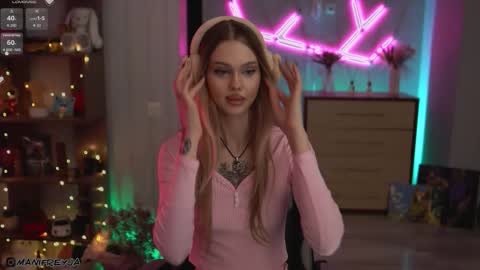 Snapshot of manifreyja chatting on November 21, 2025, 1:59 am Amelie online show from November 21, 2025, 1:59 am