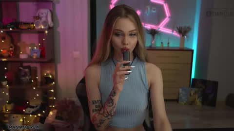 Snapshot of manifreyja chatting on November 23, 2025, 10:42 pm Amelie online show from November 23, 2025, 10:42 pm