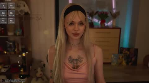 Snapshot of manifreyja chatting on March 8, 2026, 6:44 pm Amelie online show from March 8, 2026, 6:44 pm