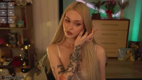 Snapshot of manifreyja chatting on March 9, 2026, 8:24 pm Amelie online show from March 9, 2026, 8:24 pm