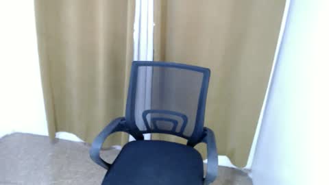 manliguezaris33 online show from May 13, 2026, 3:04 am