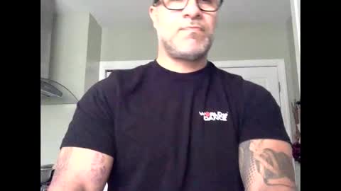 Snapshot of manny77977 chatting on December 2, 2025, 4:13 pm david 77977 online show from December 2, 2025, 4:13 pm