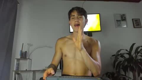 manucute 23  online show from September 21, 2025, 10:11 pm