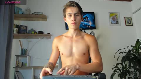 manucute 23  online show from November 18, 2025, 3:16 pm