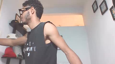 Snapshot of manuel444rl chatting on February 23, 2025, 5:29 pm Manuel RL online show from February 23, 2025, 5:29 pm