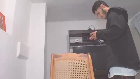 Snapshot of manuel444rl chatting on March 1, 2025, 12:17 am Manuel RL online show from March 1, 2025, 12:17 am