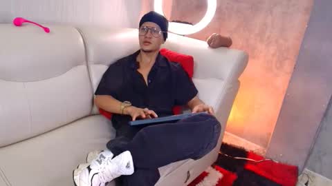 Manuel online show from March 15, 2026, 3:07 pm