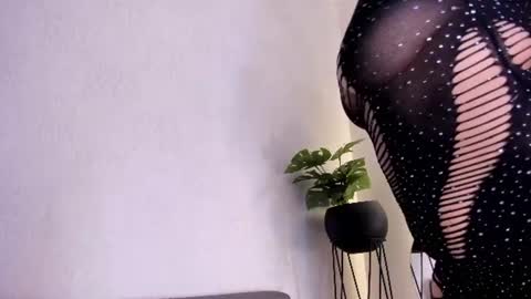 Snapshot of manuela_montes_ chatting on June 12, 2026, 12:04 pm manuela_montes_ online show from June 12, 2026, 12:04 pm
