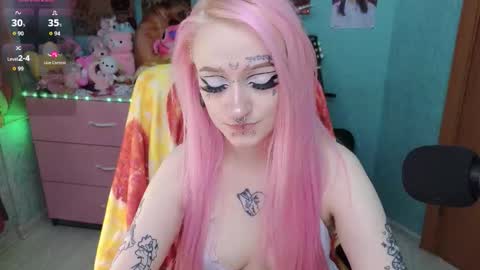 Manuela online show from December 16, 2025, 8:47 pm