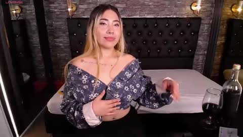 Snapshot of manuelaveelez chatting on December 20, 2025, 8:10 am Manuela online show from December 20, 2025, 8:10 am