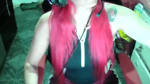 Snapshot of manuescarlate13 chatting on February 13, 2025, 4:43 am Manu Escarlate online show from February 13, 2025, 4:43 am