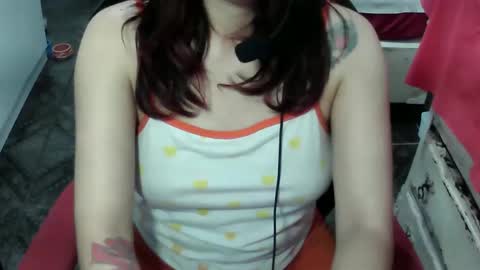 Manu Escarlate online show from May 4, 2026, 6:09 am