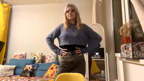 Lara online show from November 20, 2025, 6:29 pm