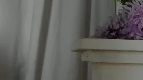 Mara  online show from December 19, 2025, 7:10 pm