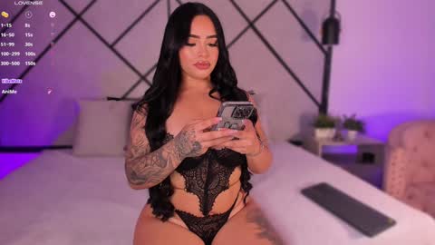 Snapshot of mara_martinez chatting on December 9, 2024, 4:56 am online show from December 9, 2024, 4:56 am