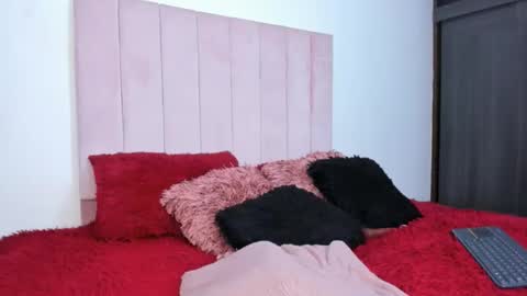 Snapshot of mara_sans chatting on December 4, 2024, 1:25 am Mara online show from December 4, 2024, 1:25 am