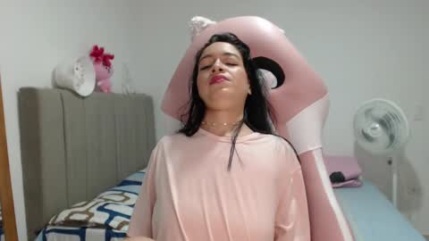 Snapshot of maraa_09 chatting on February 19, 2025, 1:40 am Marcela independent online show from February 19, 2025, 1:40 am