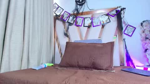 maraa_x online show from October 14, 2025, 8:20 pm