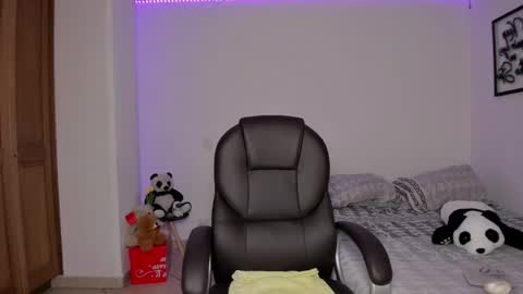 Snapshot of maragirl chatting on October 19, 2025, 12:00 am Mara online show from October 19, 2025, 12:00 am