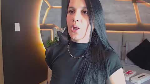 Snapshot of marahanson_ chatting on December 19, 2025, 2:35 pm Mara Hanson online show from December 19, 2025, 2:35 pm