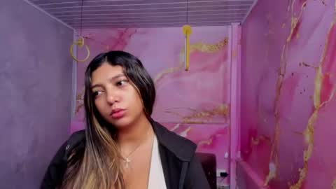 Snapshot of maraluna_ chatting on June 12, 2026, 11:31 am Maraluna online show from June 12, 2026, 11:31 am