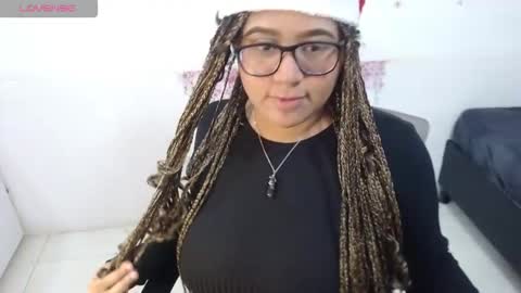 Snapshot of marasilk chatting on December 17, 2025, 3:18 pm Mara Silk online show from December 17, 2025, 3:18 pm