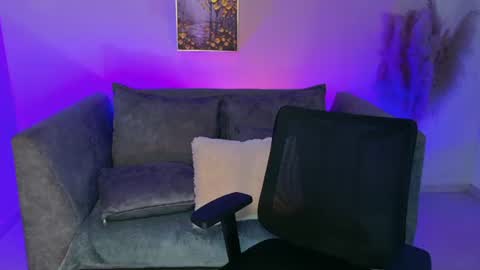 Snapshot of maravelvett chatting on July 13, 2026, 9:06 pm Mara online show from July 13, 2026, 9:06 pm