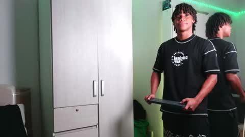 Snapshot of marcelo_dosantos77 chatting on February 13, 2026, 2:57 pm MARCELO online show from February 13, 2026, 2:57 pm