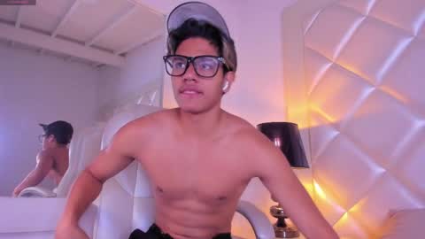Snapshot of marco_deluxe chatting on June 5, 2026, 12:00 pm marco_deluxe online show from June 5, 2026, 12:00 pm