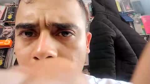 marcosde_tropolla online show from December 22, 2025, 7:22 pm