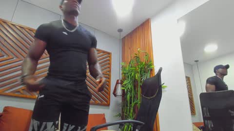 Snapshot of marcusblack_ chatting on February 5, 2025, 2:48 pm Marcusssss online show from February 5, 2025, 2:48 pm