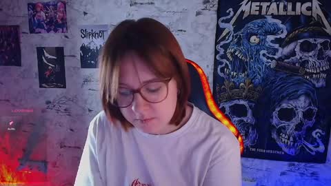 Snapshot of margaret_red chatting on April 5, 2026, 12:35 pm Margaret online show from April 5, 2026, 12:35 pm